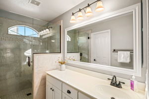 Ensuite Bath 