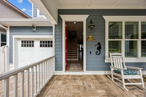 Front Porch/Entrance