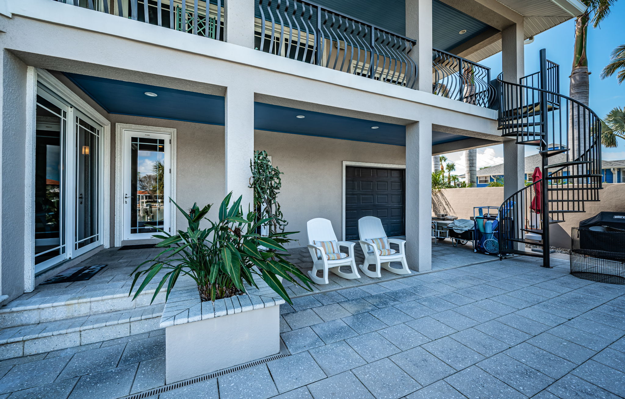 Patio and Lanai1