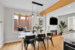 dining / bay window