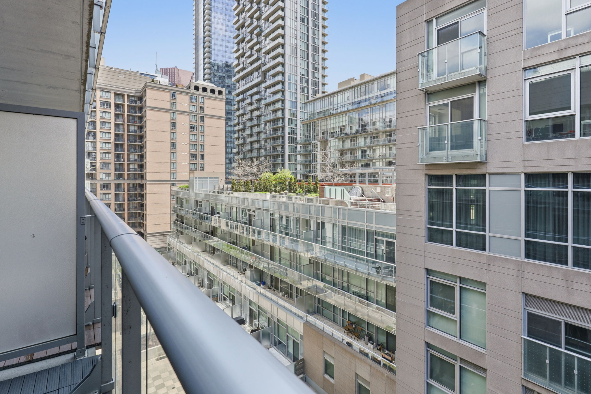 Property in Toronto — delivered property photograph 18