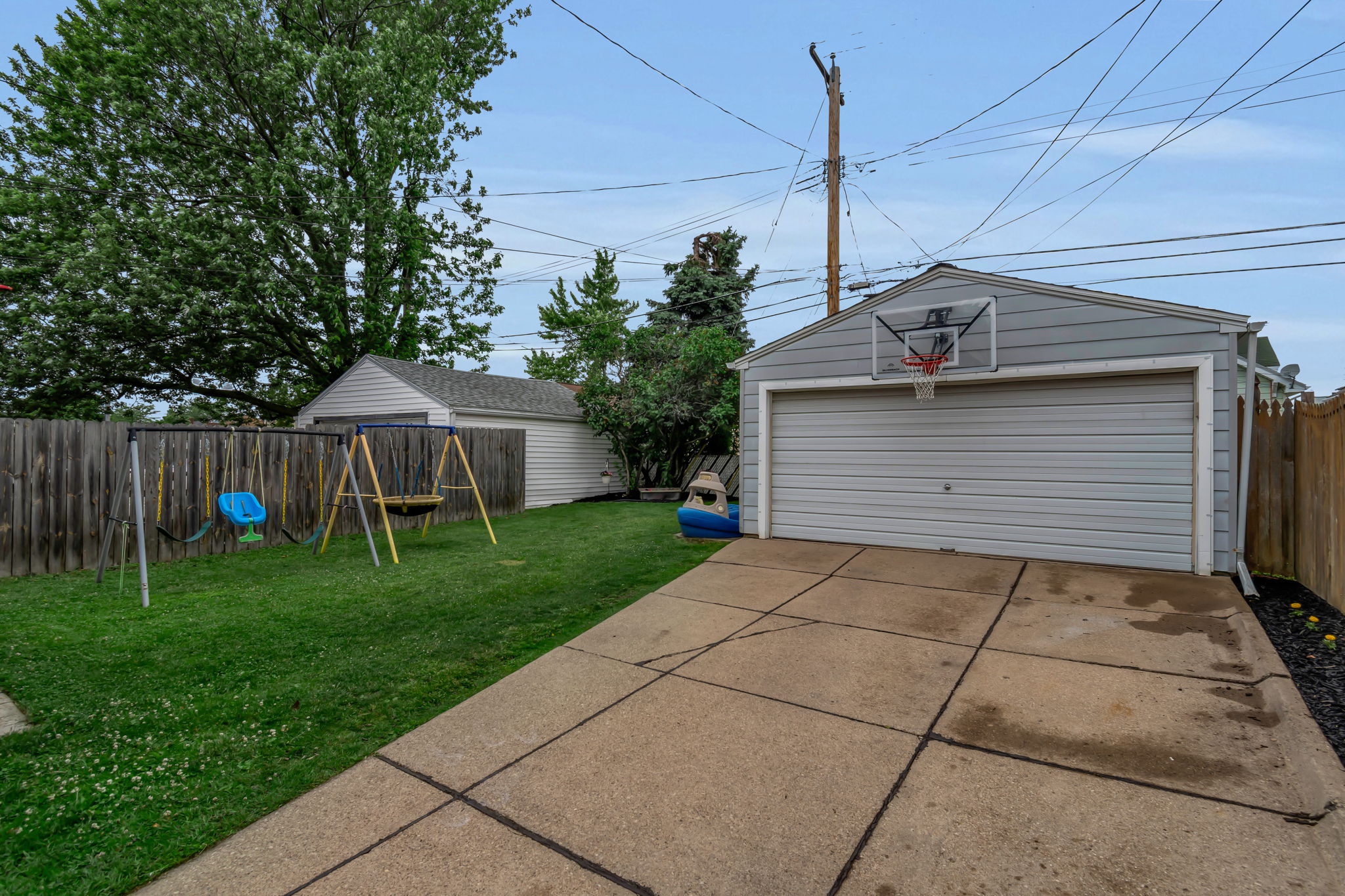  Photo 4