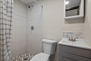 Guest Bathroom 4