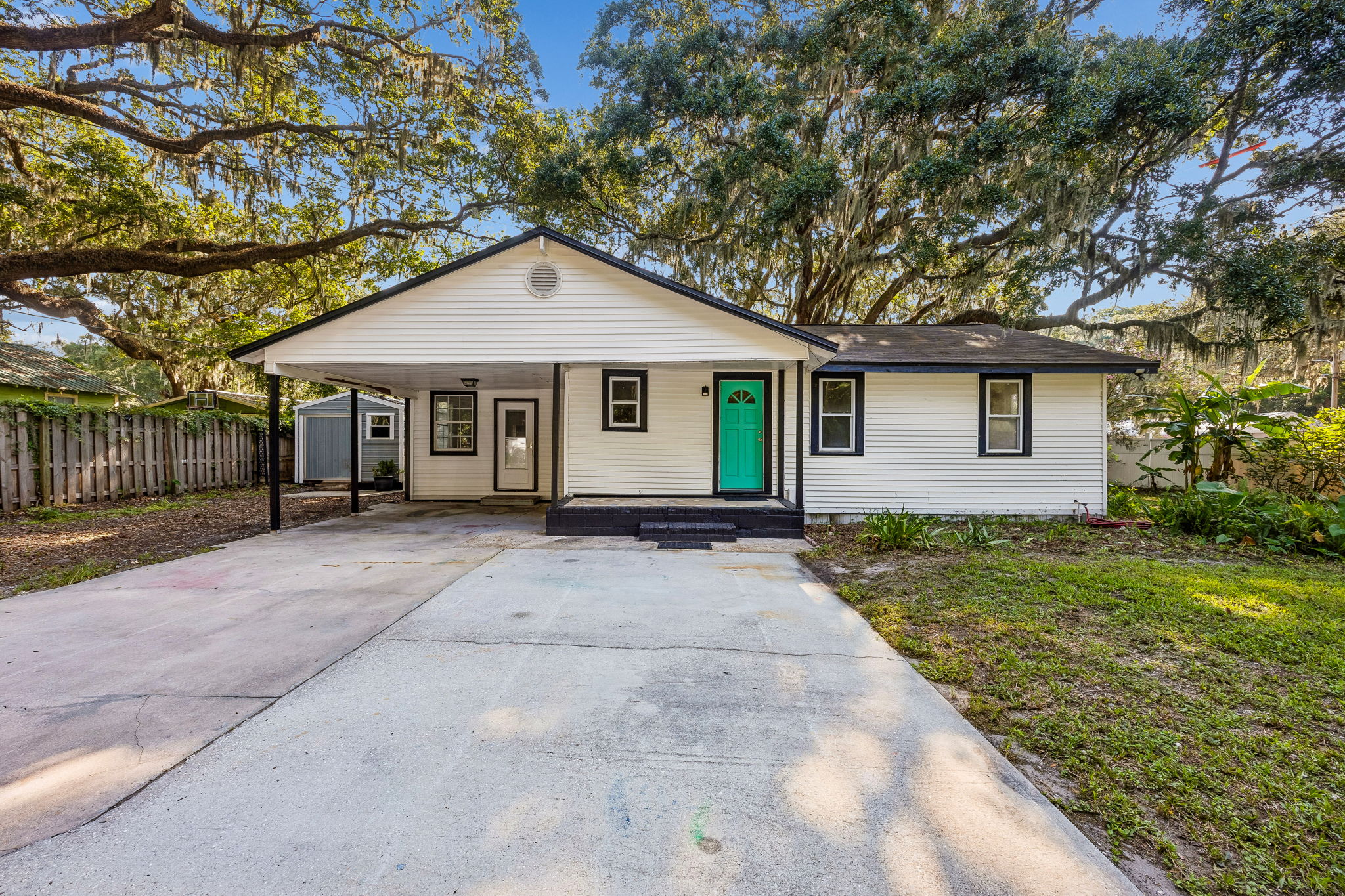 Welcome to 1992 Palm Dr