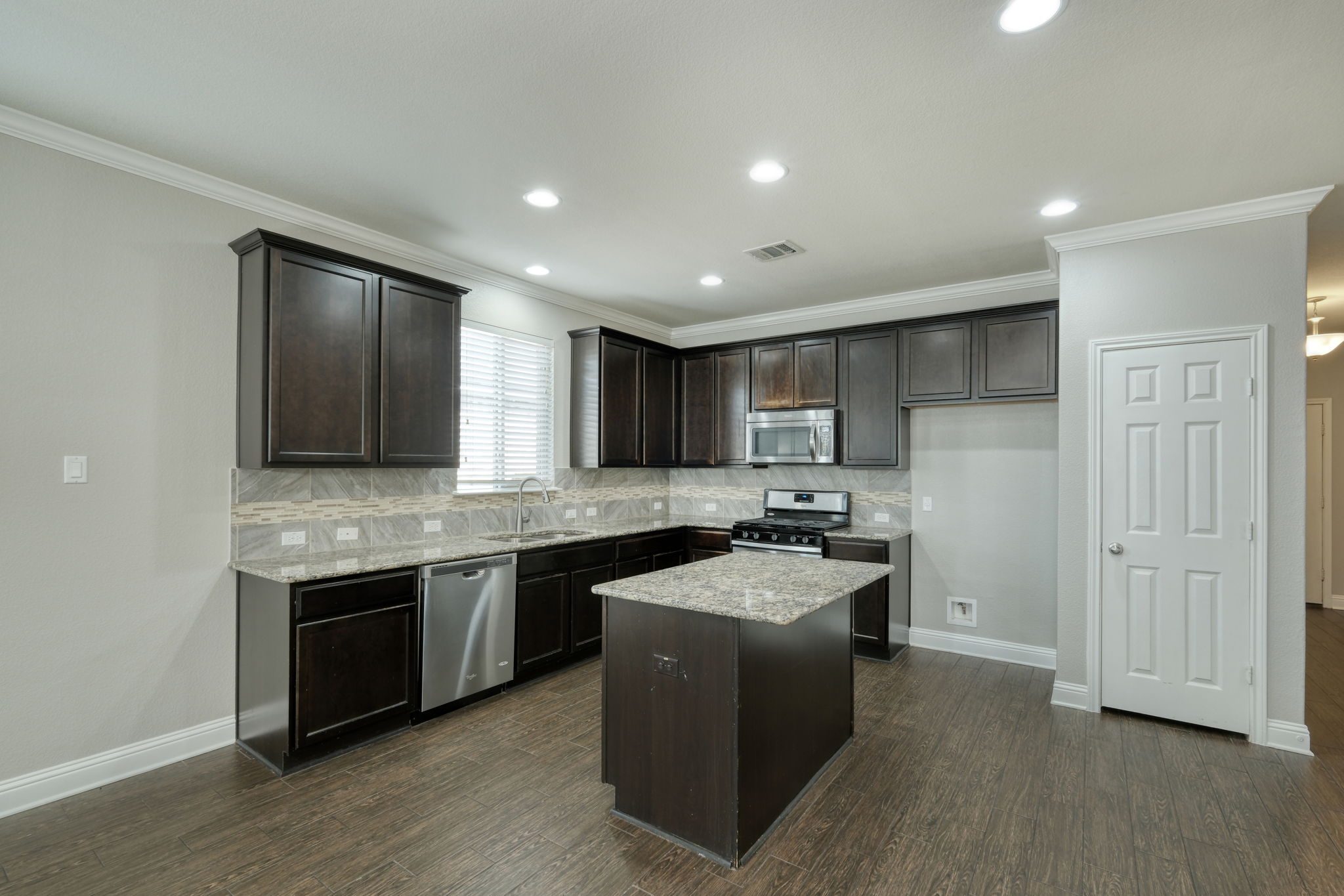 Kitchen/Breakfast Bar