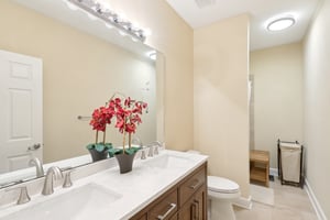 Bridgewood Dr-038.jpg