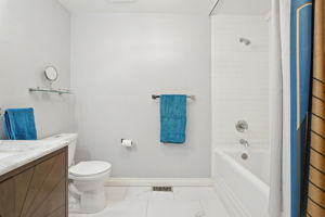  Photo 32