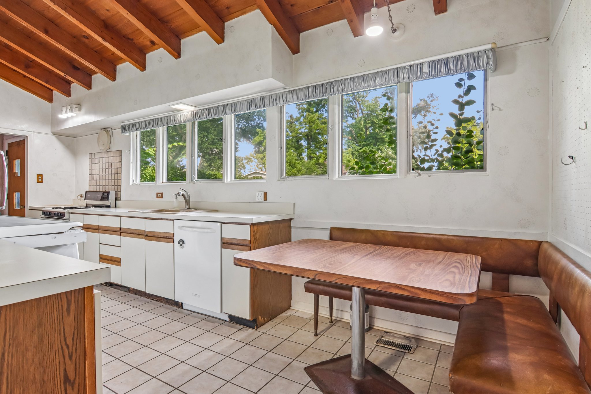 1N570 Forest Ave-S2606-014.jpg