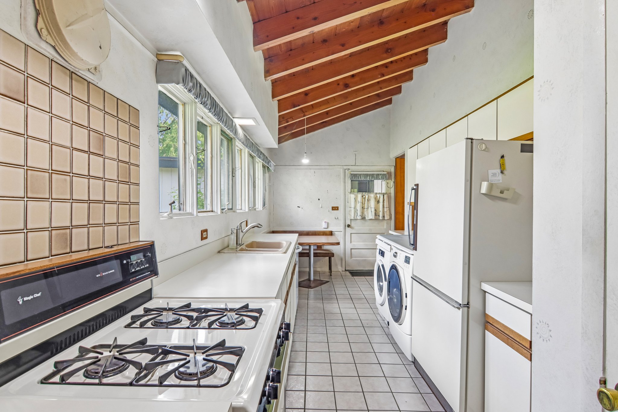 1N570 Forest Ave-S2606-016.jpg