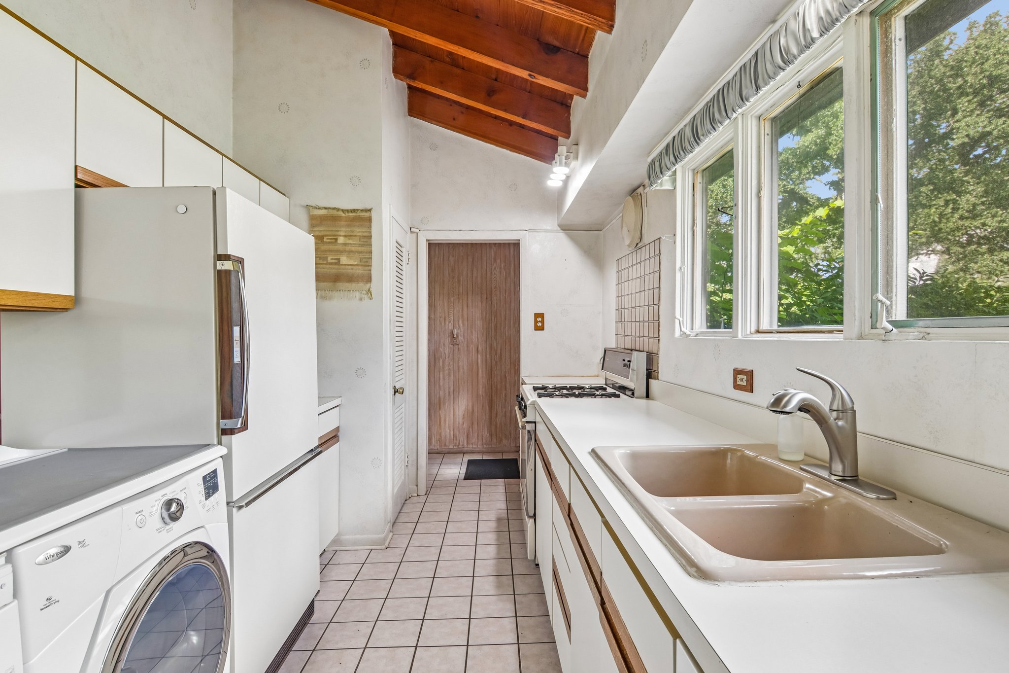 1N570 Forest Ave-S2606-018.jpg