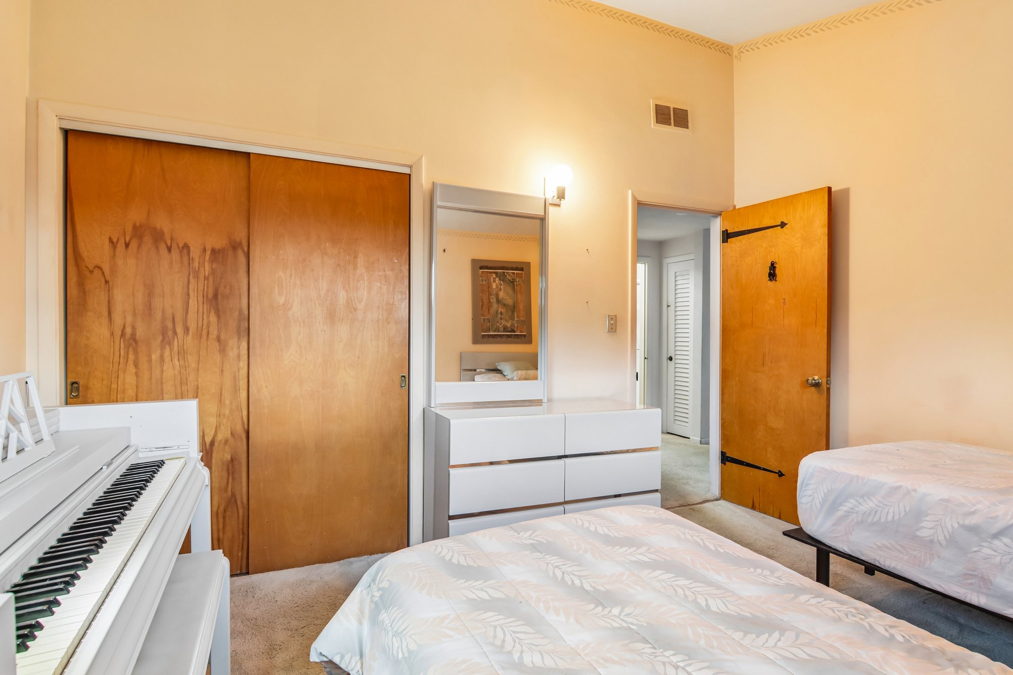 1N570 Forest Ave-S2606-028.jpg