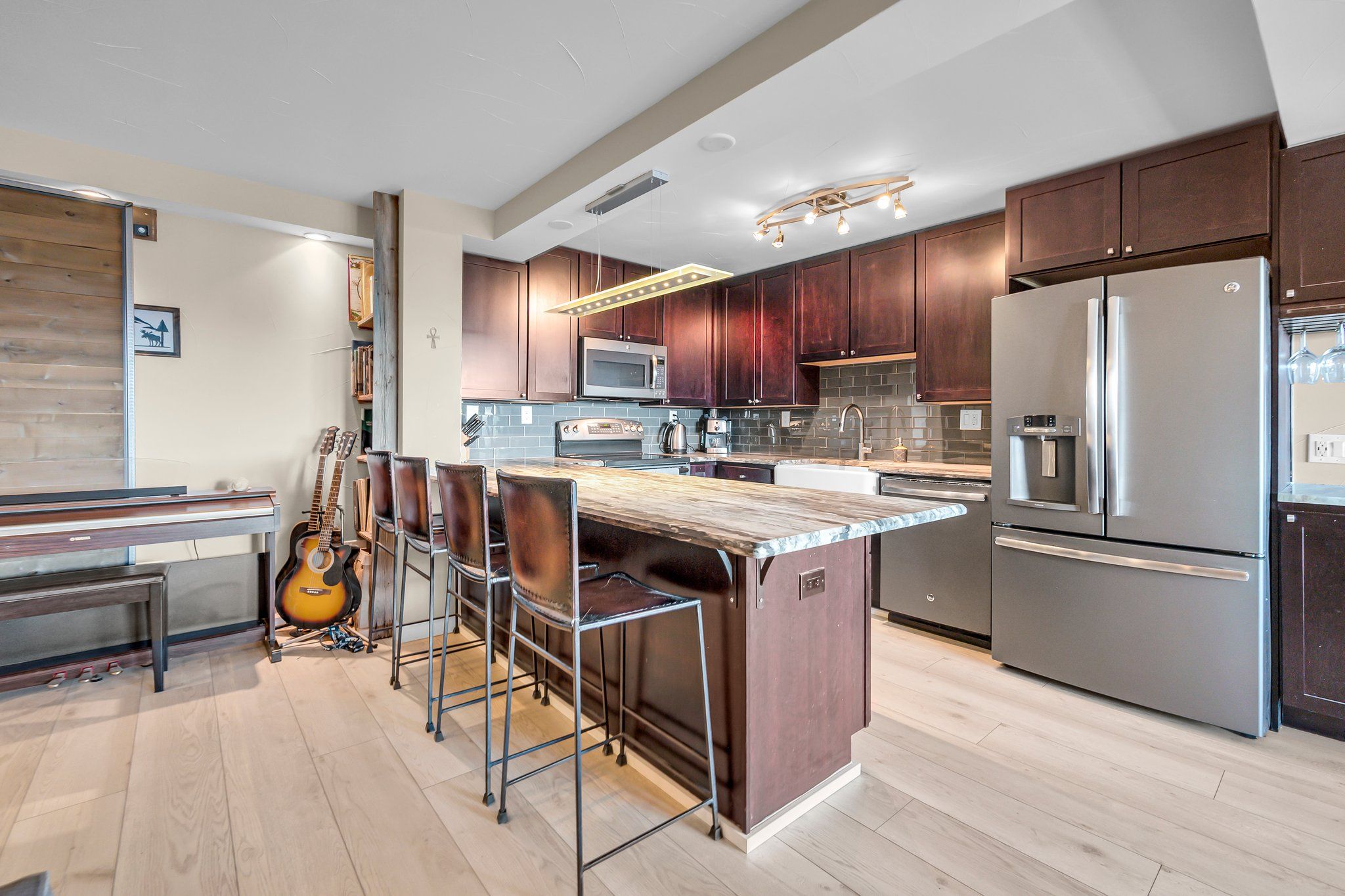 Large Peninsula with Stone Countertop