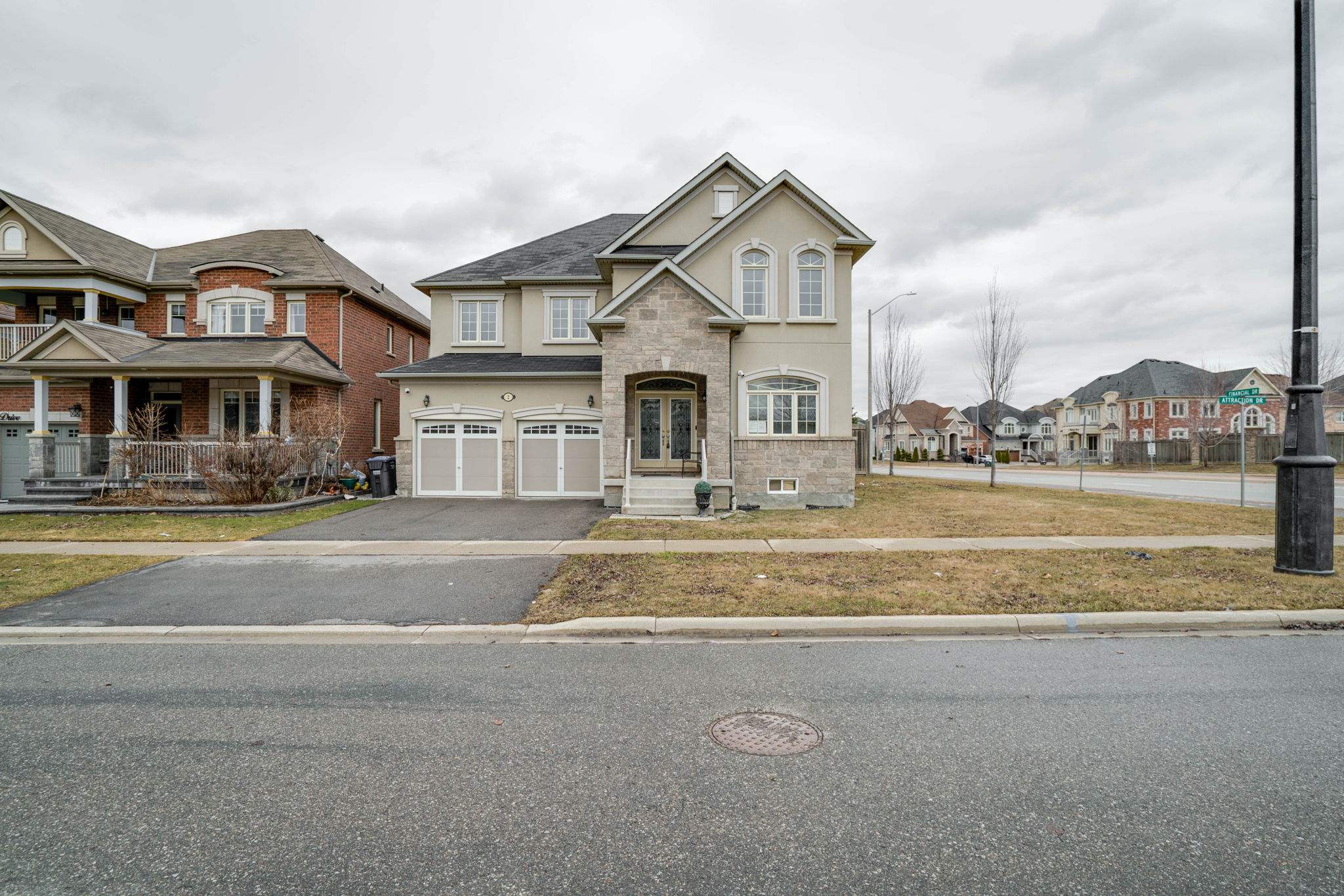 2 Attraction Dr Brampton, ON L6Y 0C1