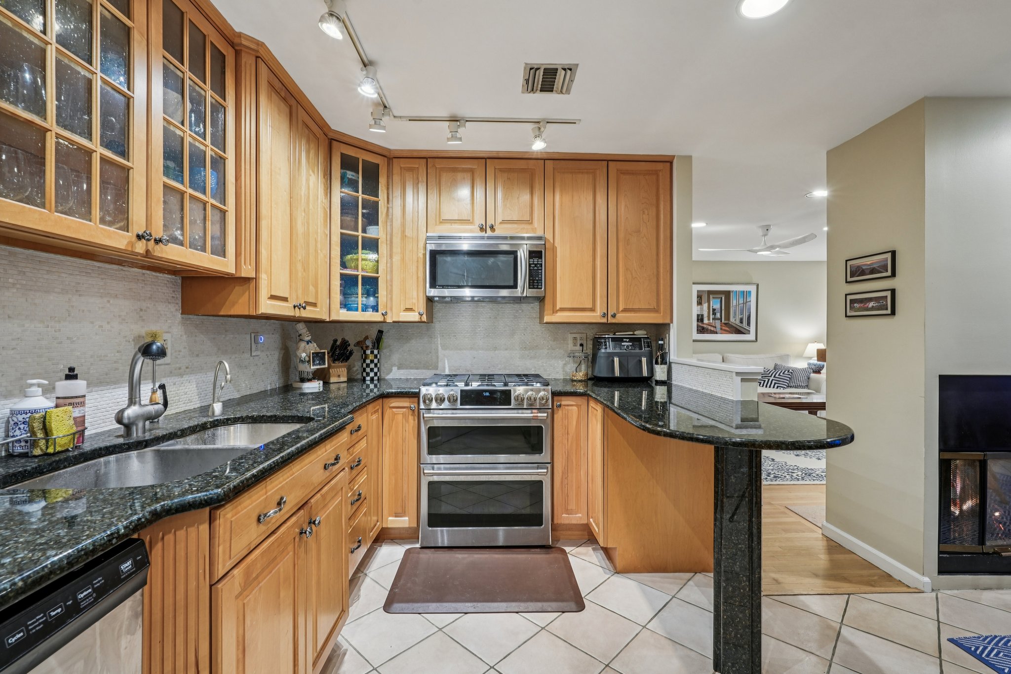 Burd St-S1302-020.jpg