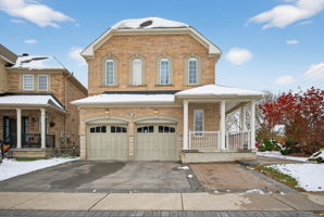2 Daniel Bram Dr, Vaughan ON
