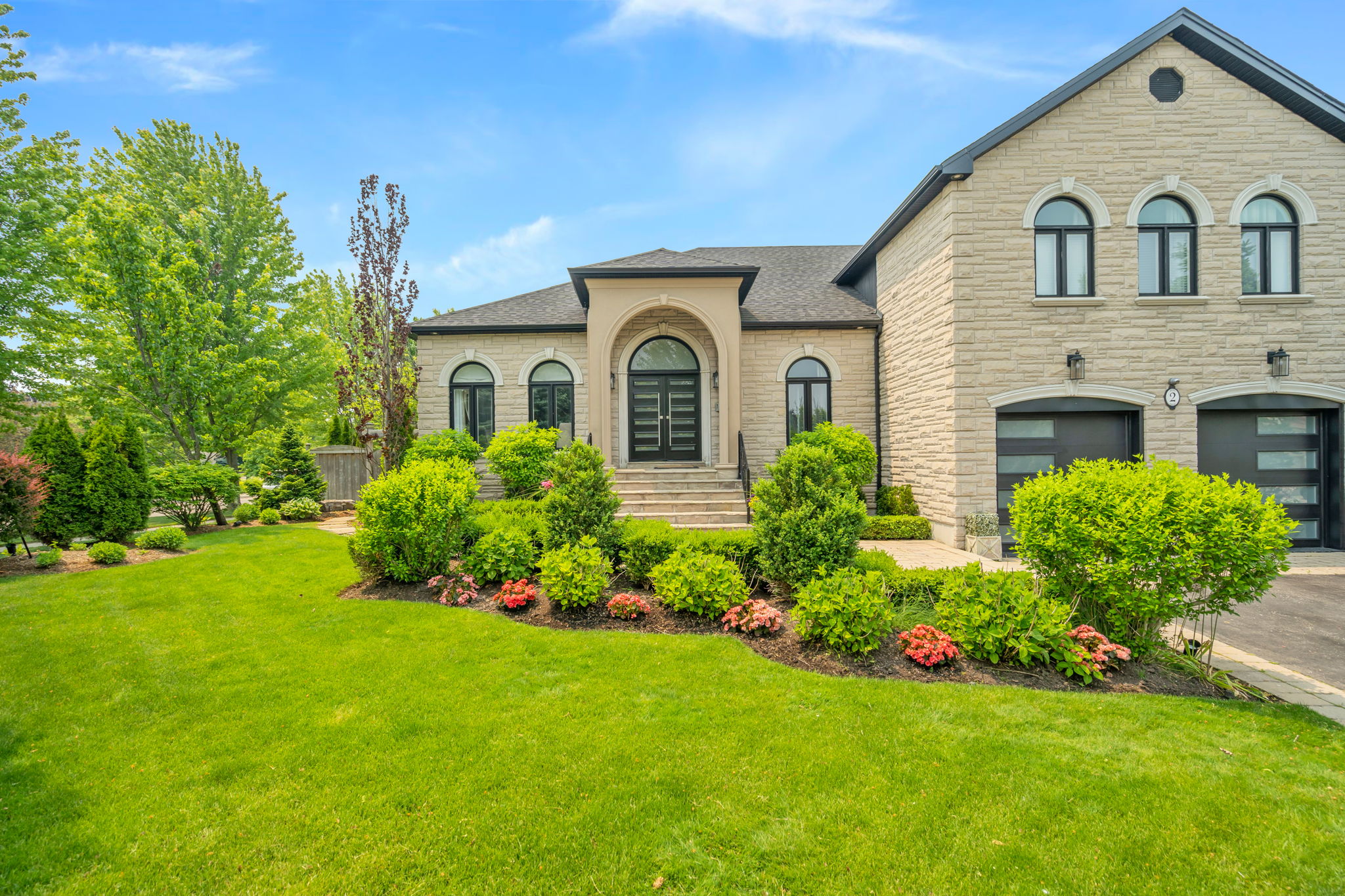 2 Evita Ct Vaughan, ON L4J 8K6