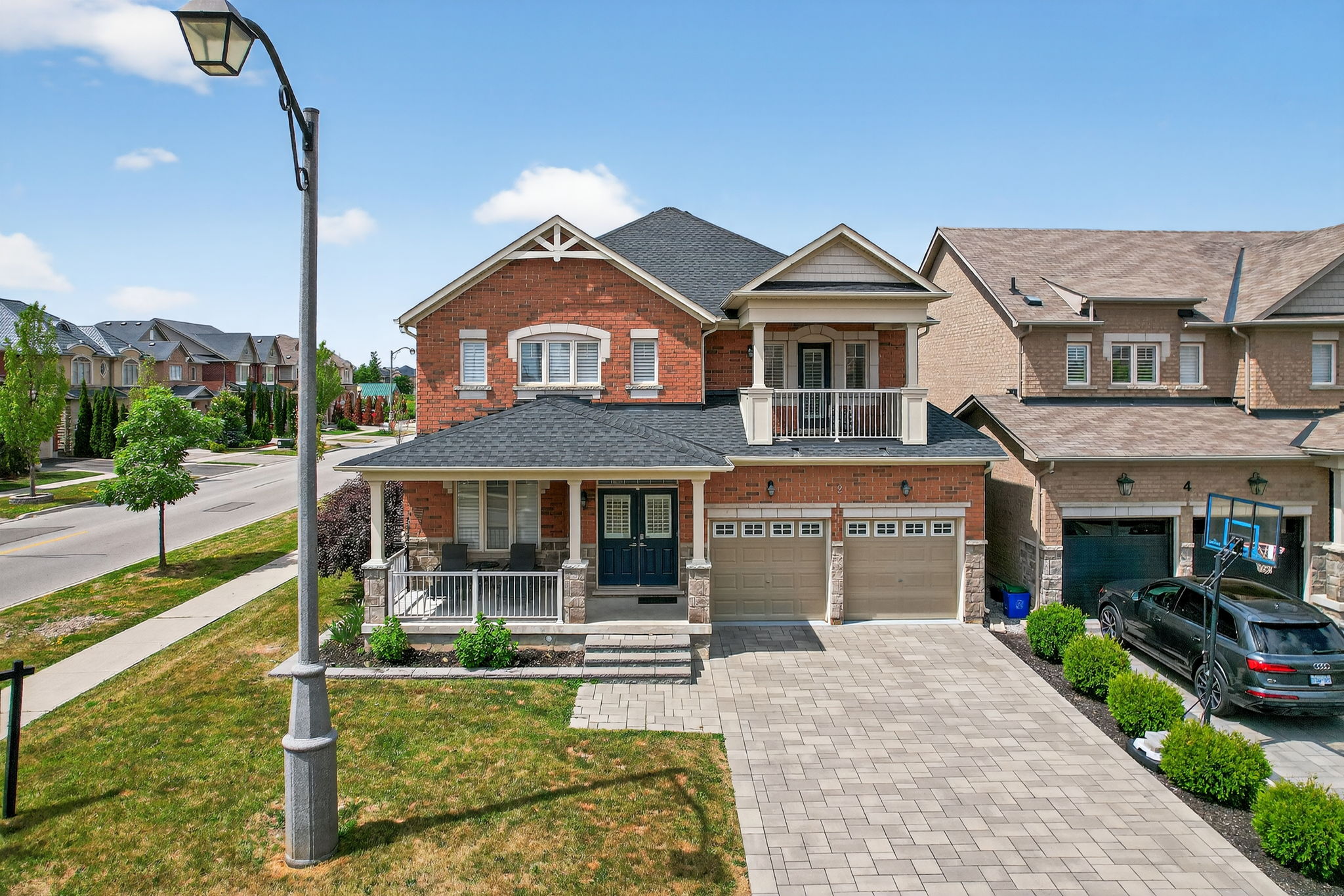 2 Farmhouse Crescent Richmond Hill, ON L4E 0J9