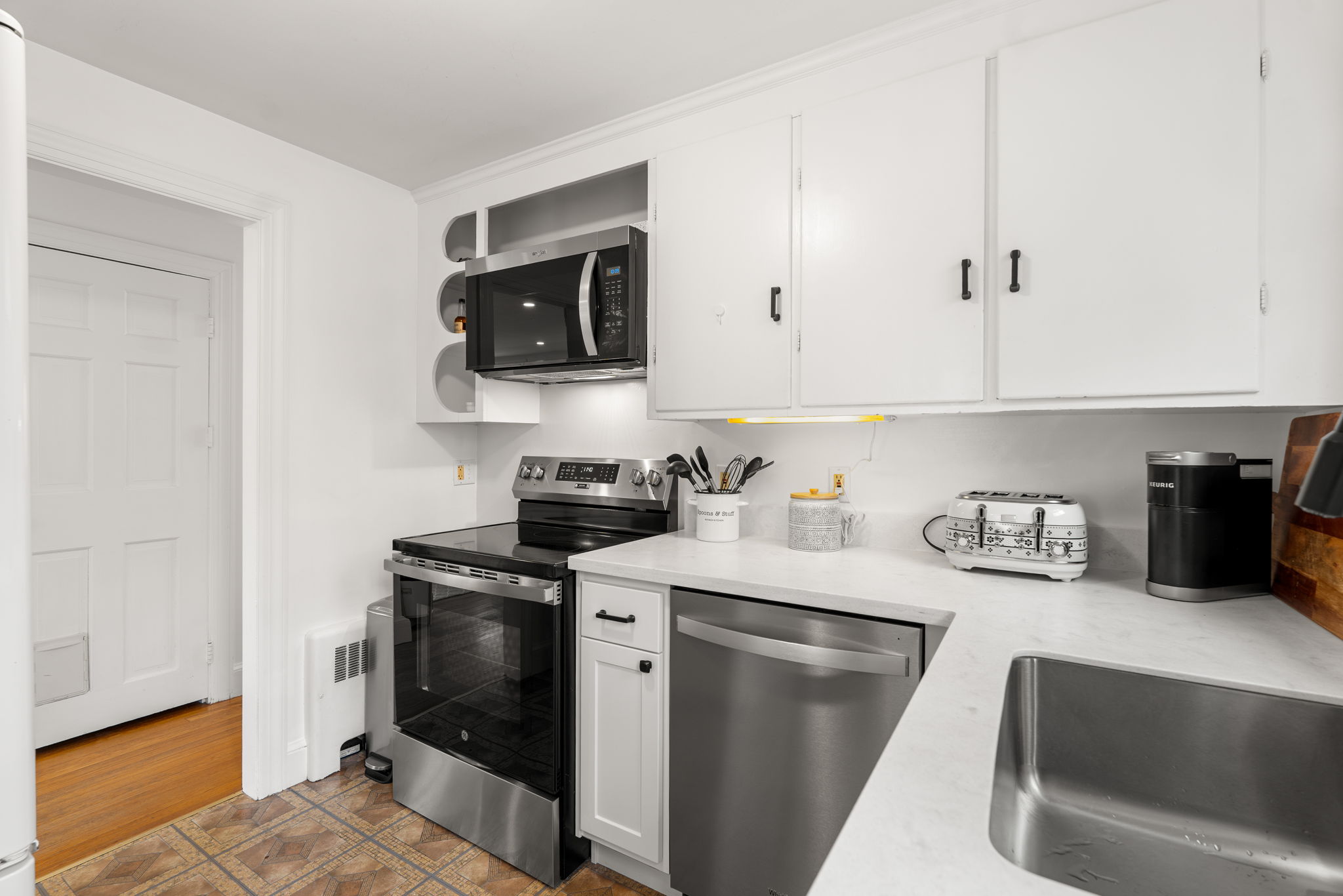 2 Girdler Rd, Marblehead, MA 01945, USA Photo 19