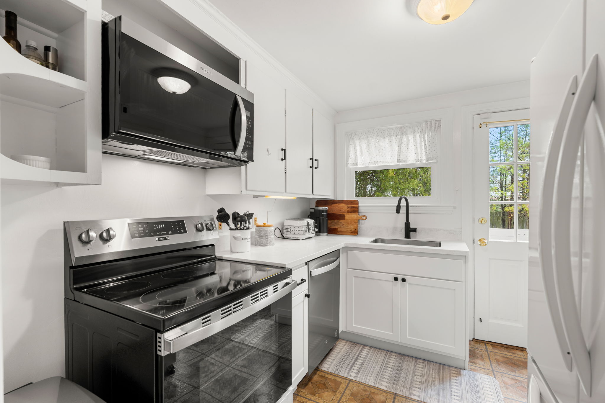 2 Girdler Rd, Marblehead, MA 01945, USA Photo 21