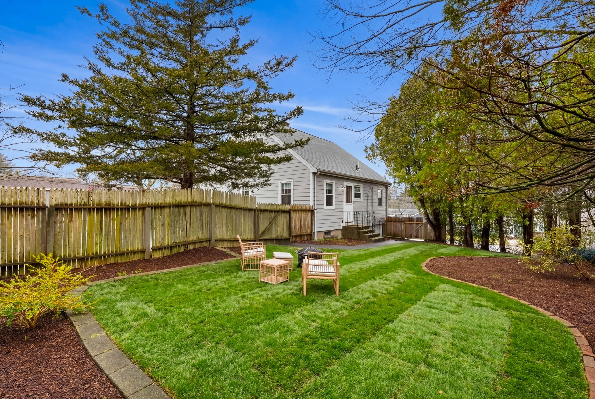 2 Girdler Rd, Marblehead, MA 01945, USA Photo 37