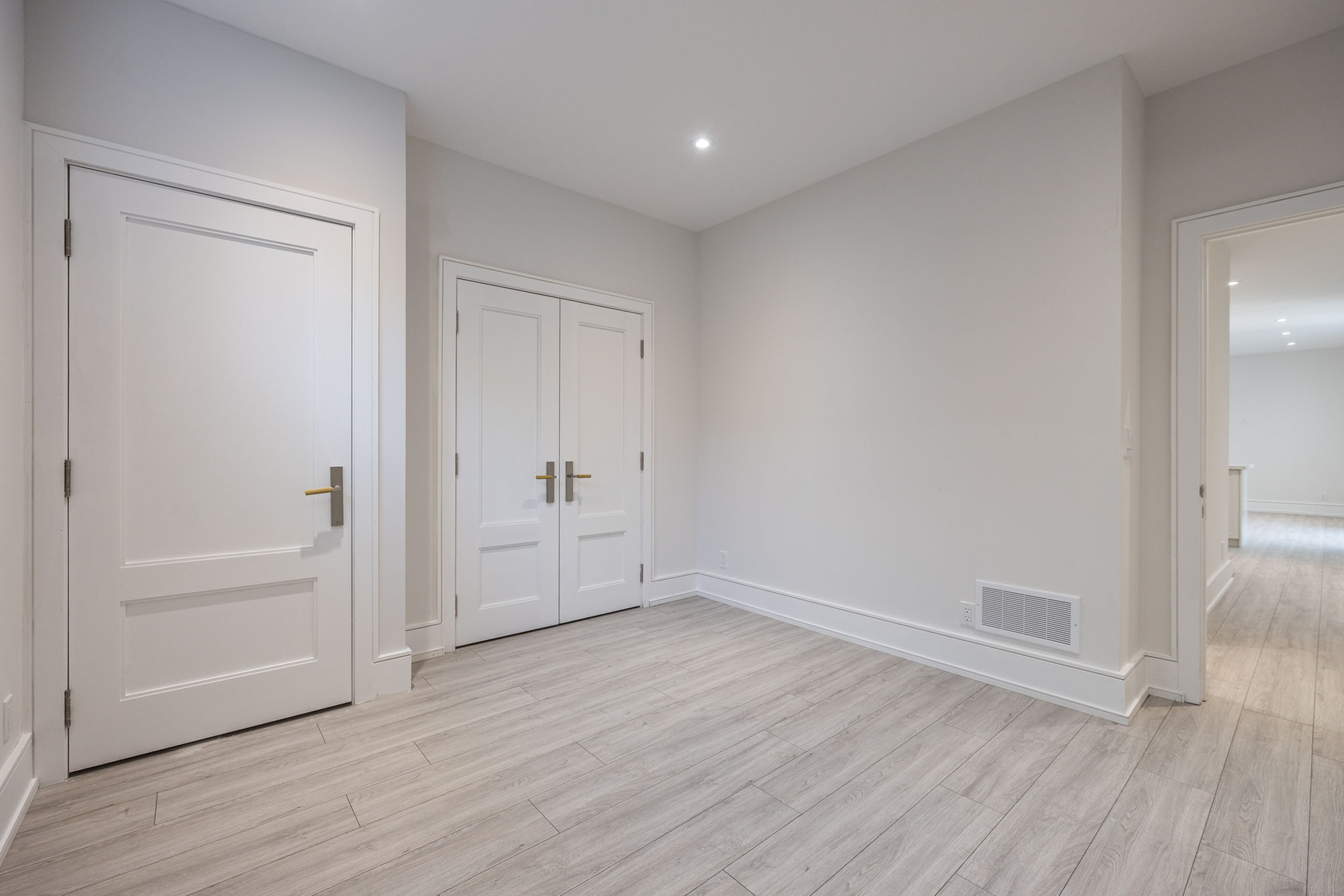Toronto property showcase — delivered property photograph 14
