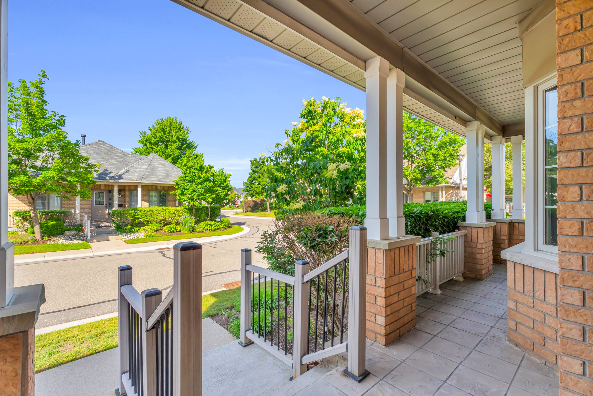 Front Porch/Entrance