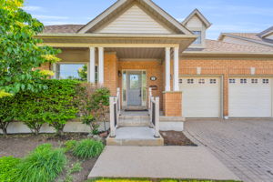 Front Porch/Entrance