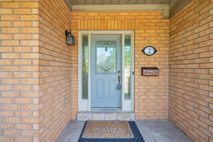 Front Porch/Entrance