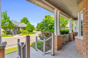Front Porch/Entrance