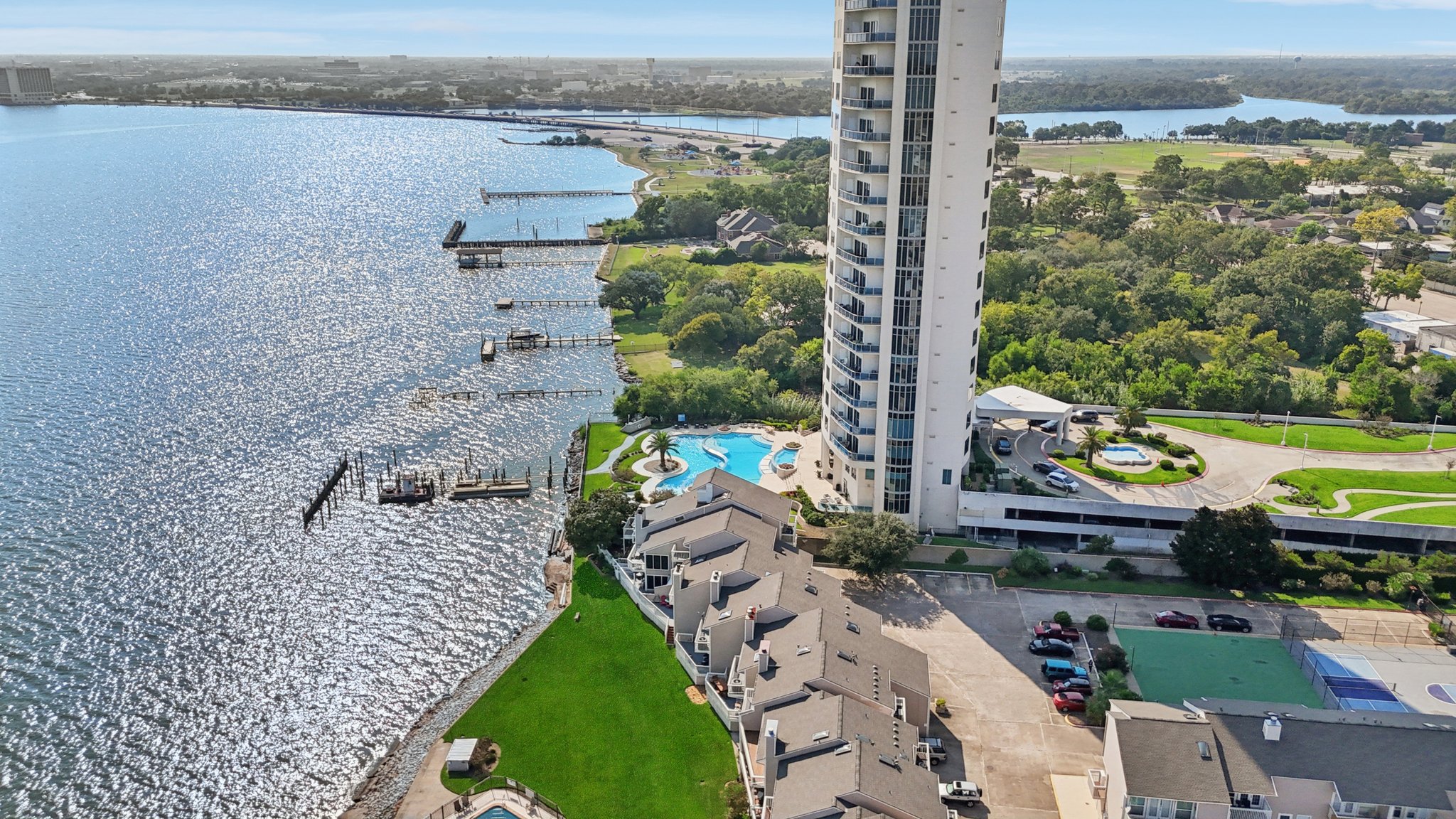 Mariner Village Dr-L1709-058.jpg