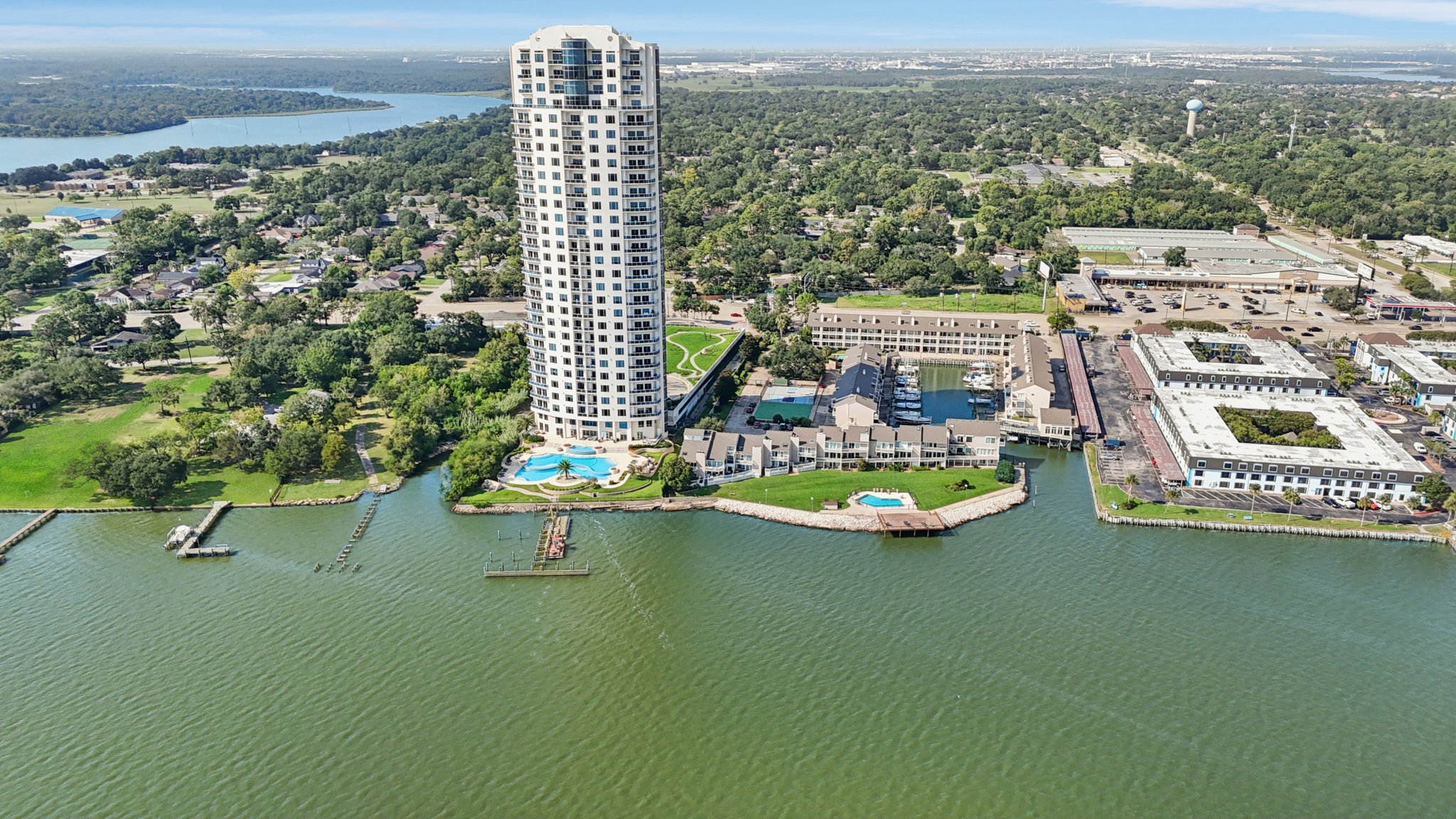 Mariner Village Dr-L1709-061.jpg