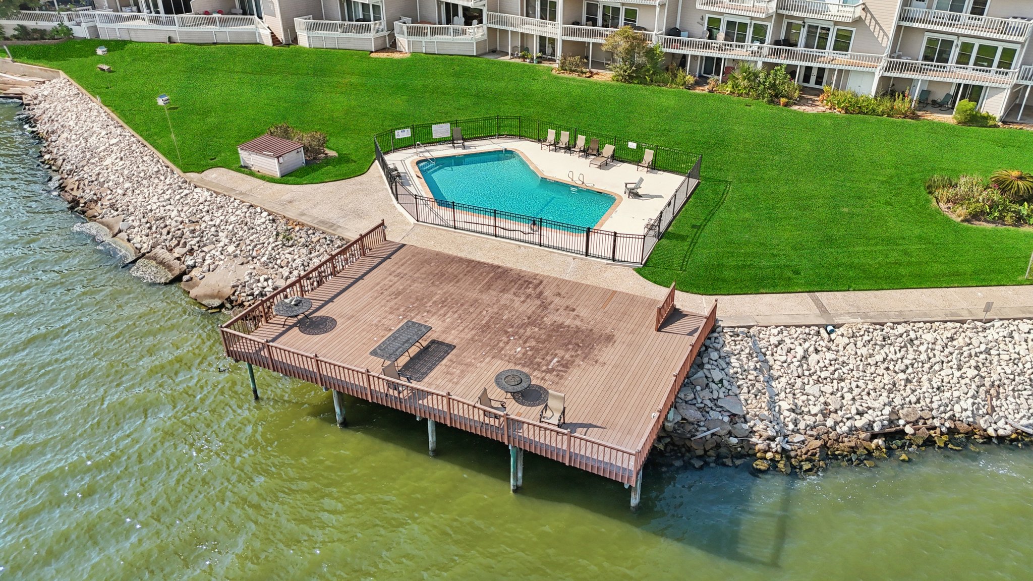 Mariner Village Dr-L1709-065.jpg