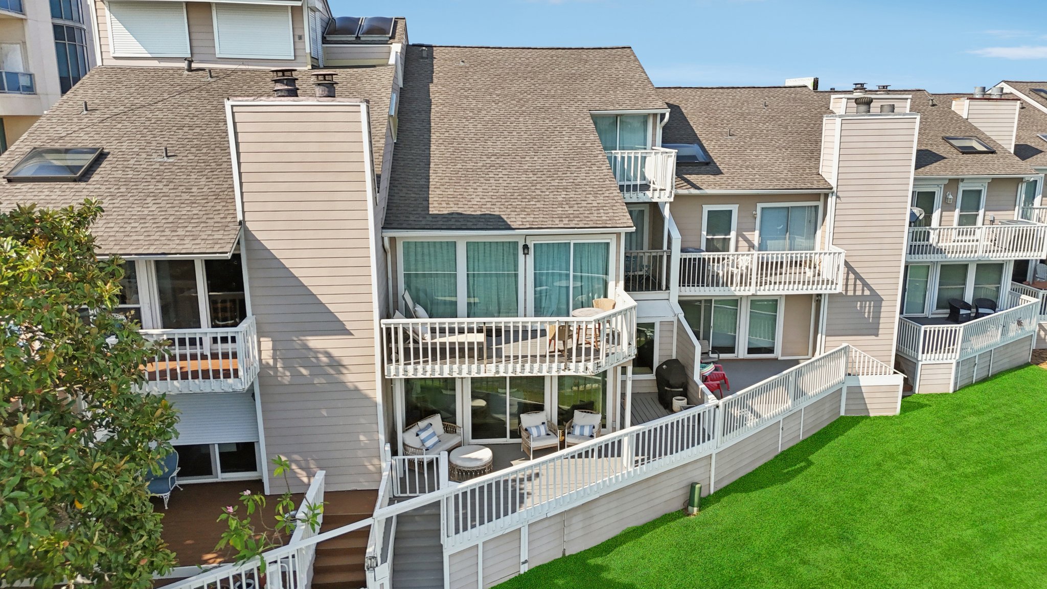 Mariner Village Dr-L1709-068.jpg