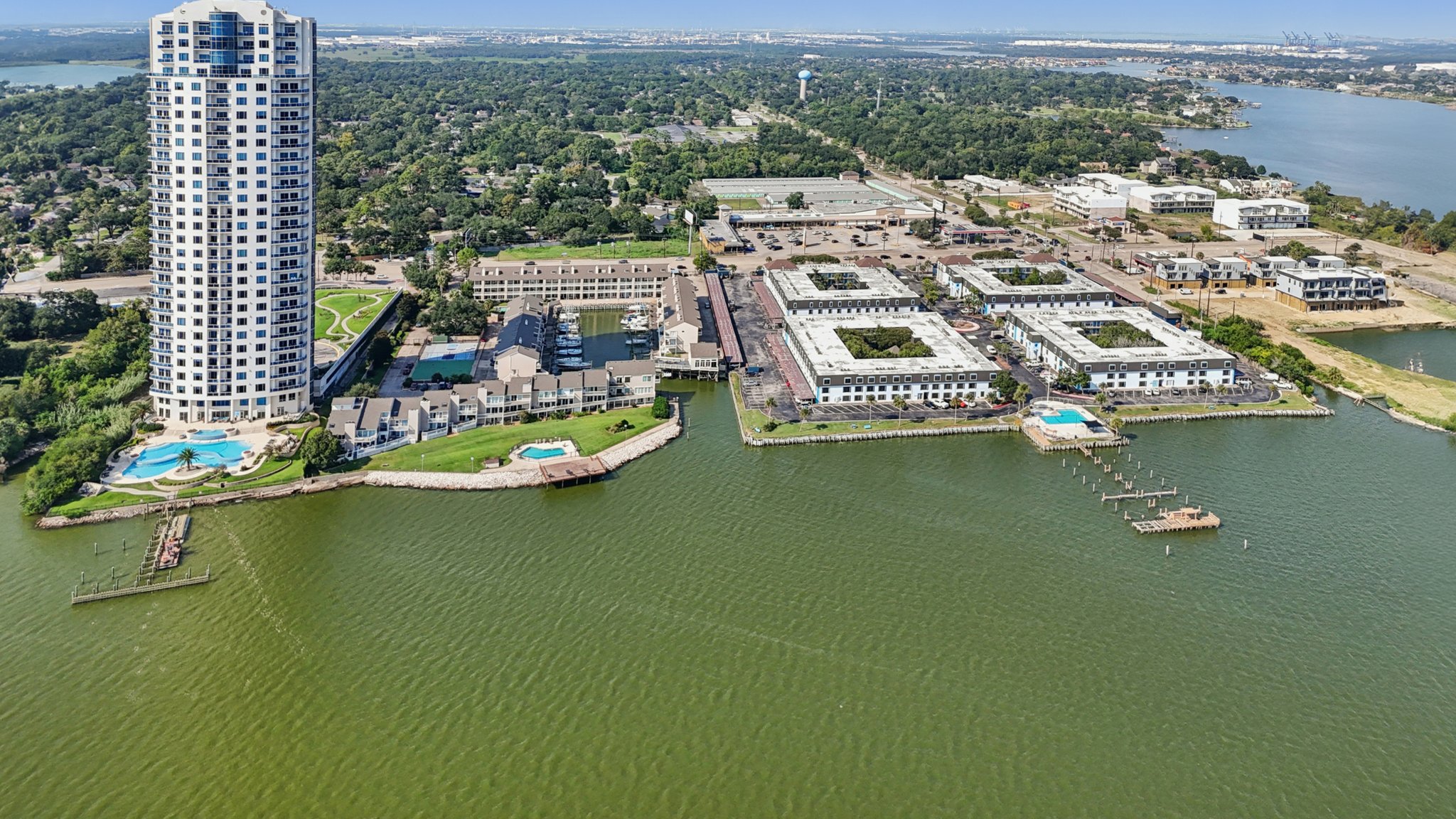 Mariner Village Dr-1709-906.jpg