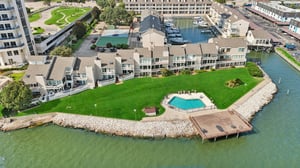 Mariner Village Dr-L1709-064.jpg