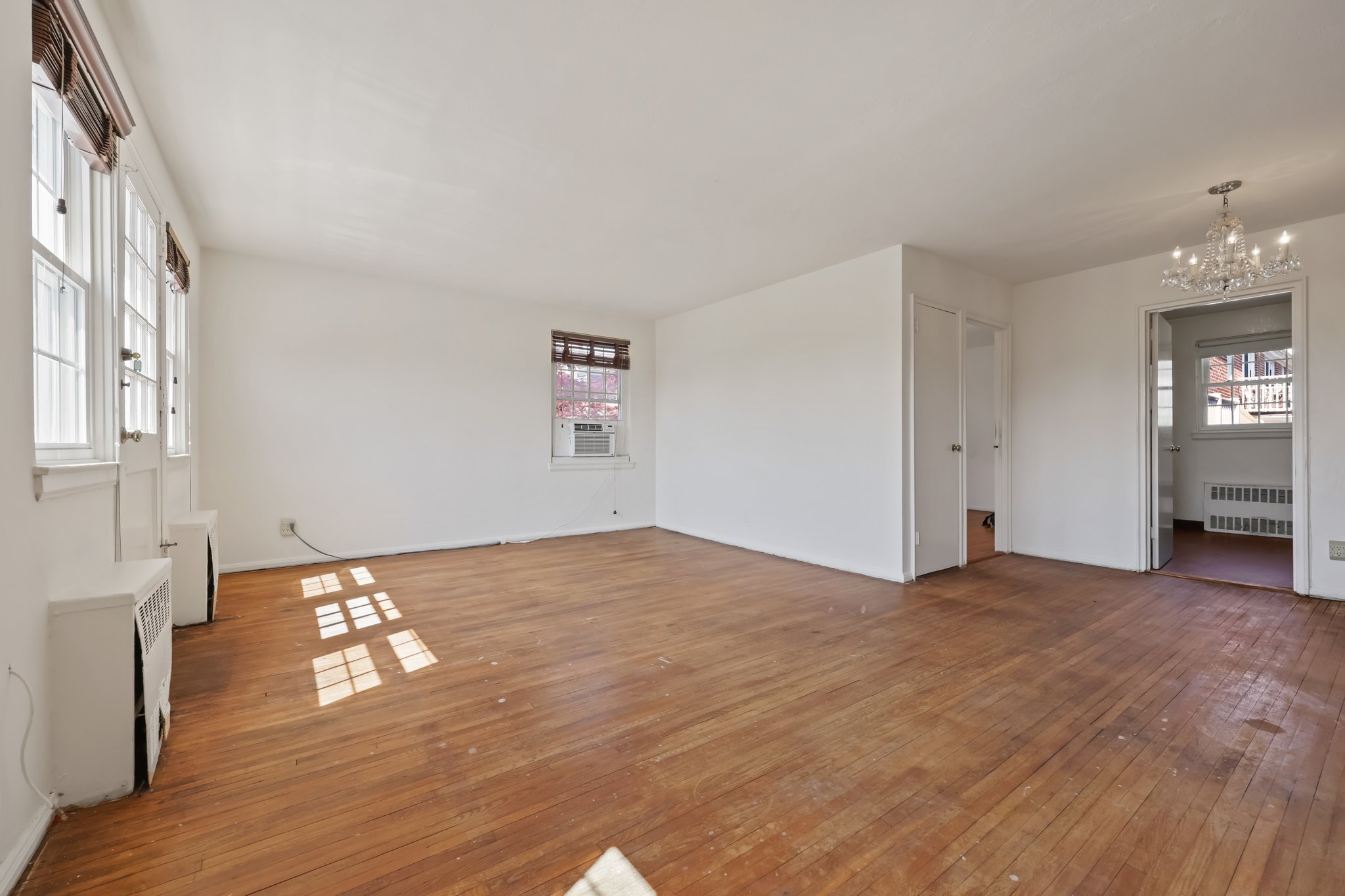 022 Living/Dining Room faces south & west