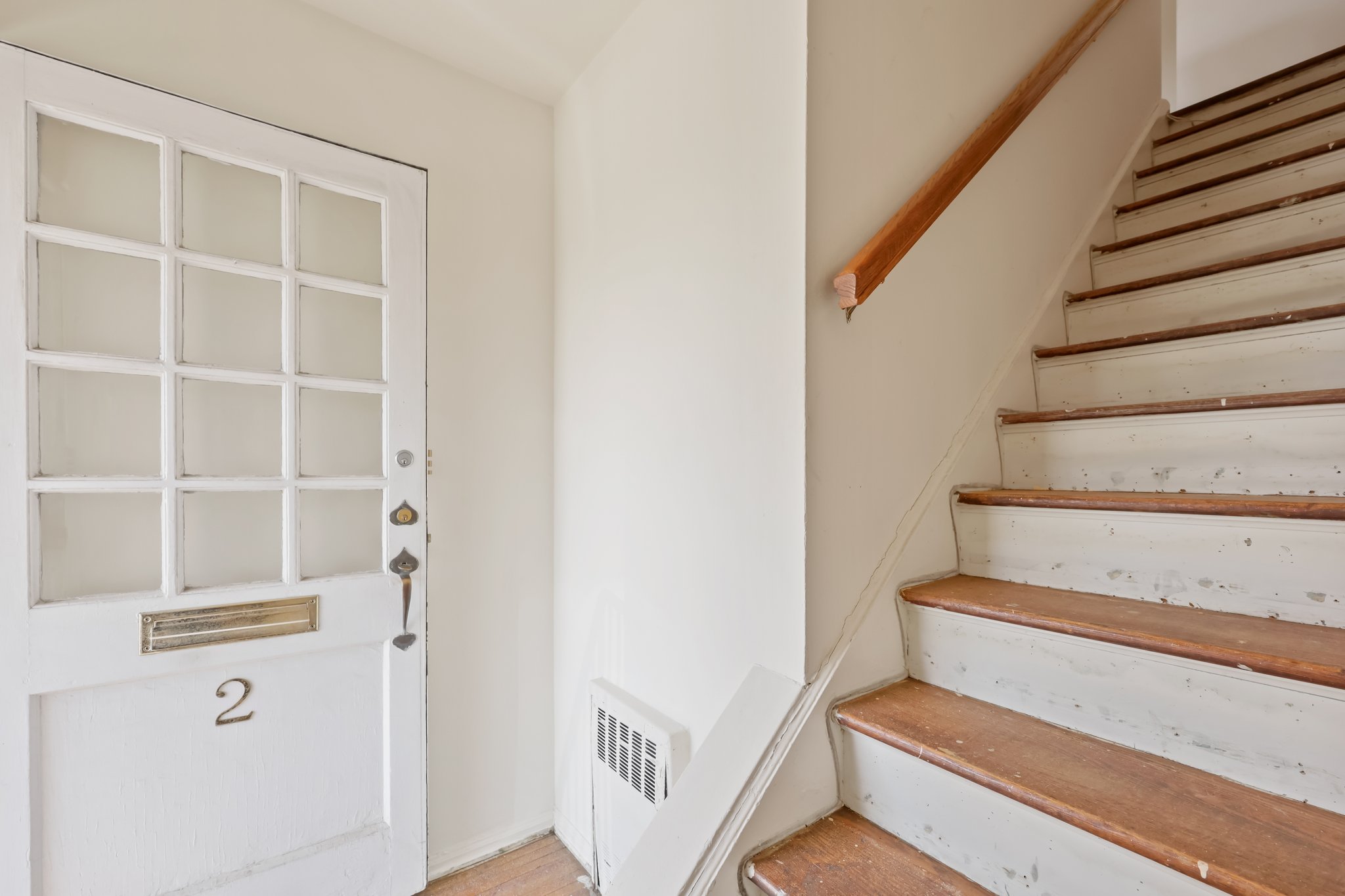 023 Entry. One-level living on 2nd floor