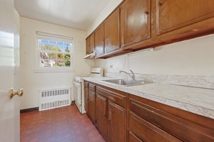 011 Eat-in Kitchen