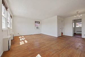 022 Living/Dining Room faces south & west