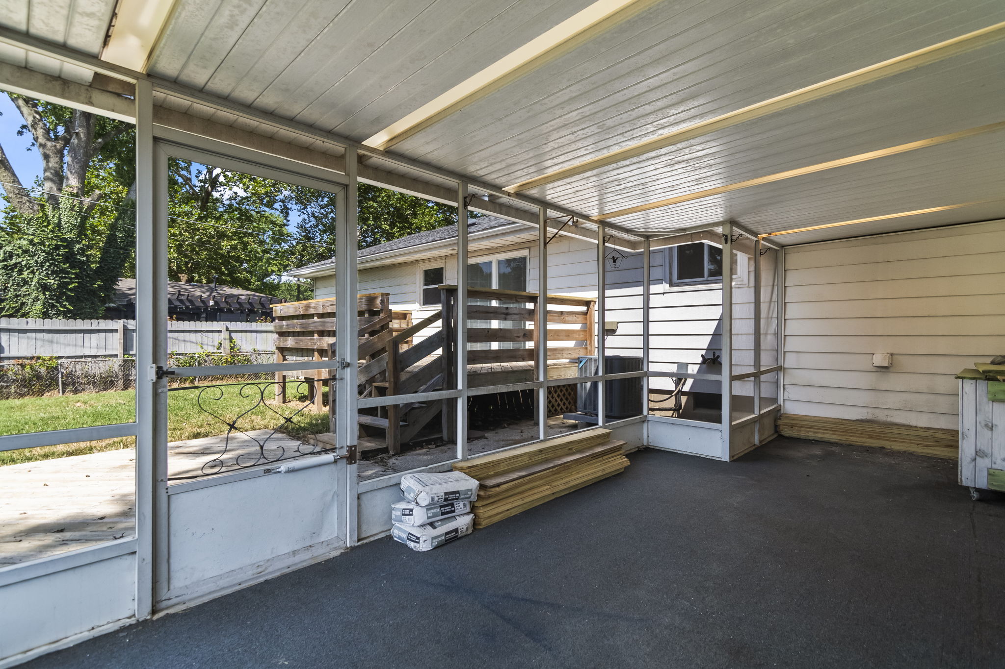 Screened-in Porch