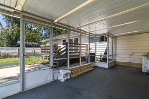 Screened-in Porch