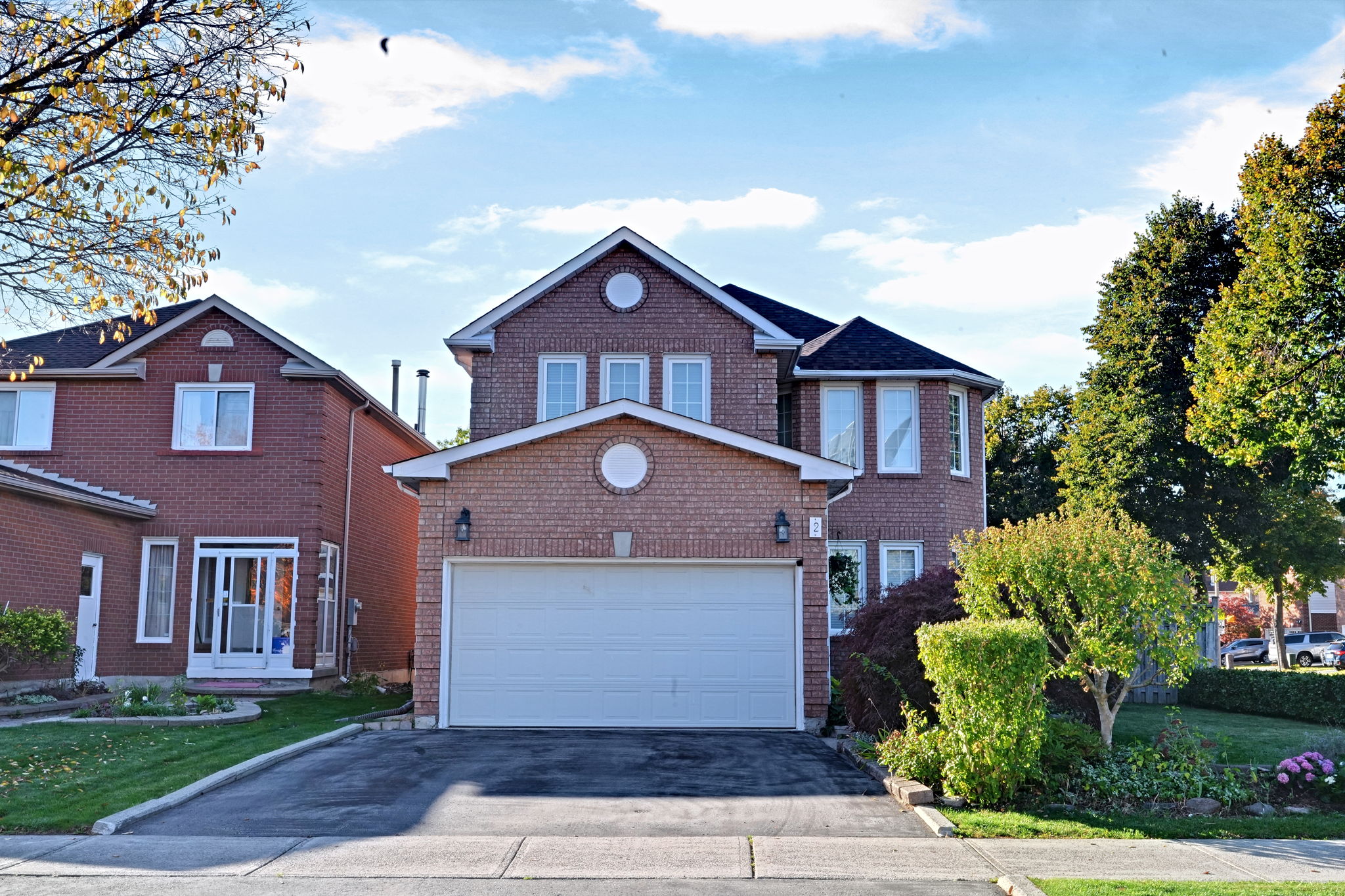 2 Thornbrook Ct Vaughan, ON L4J 7X6