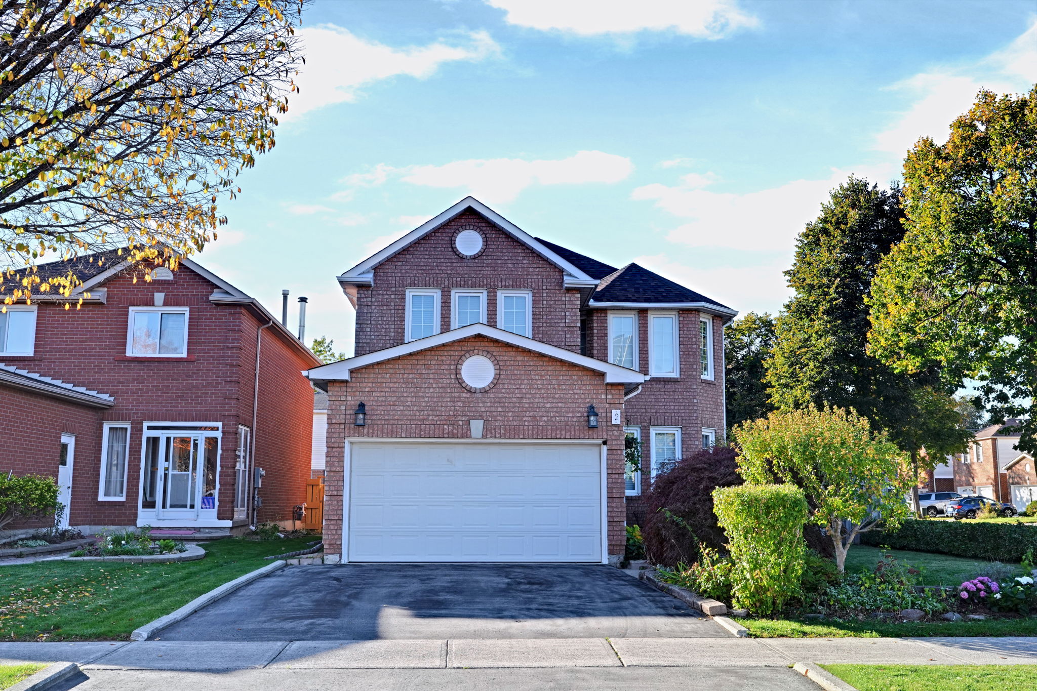 2 Thornbrook Ct Vaughan, ON L4J 7X6
