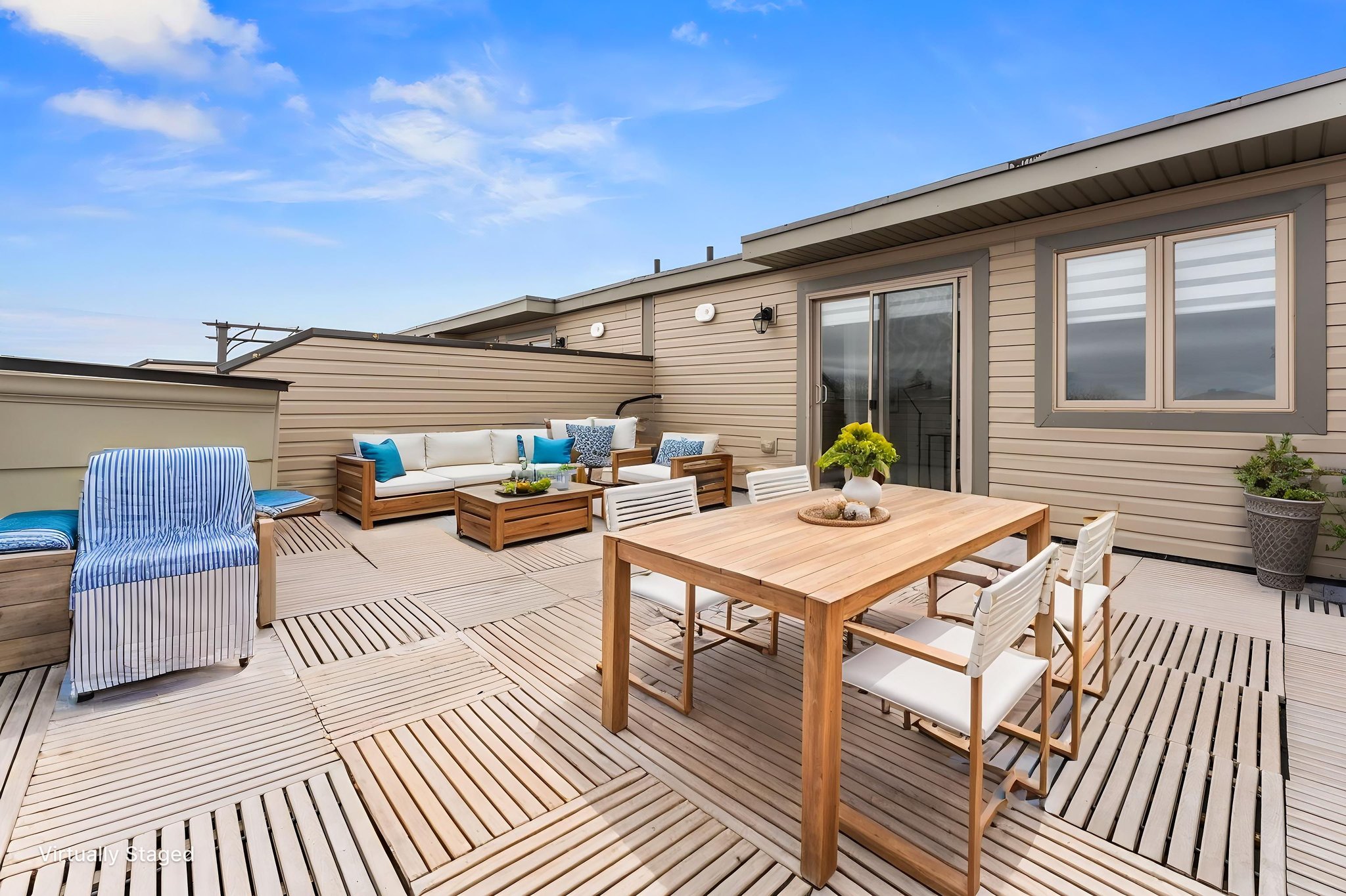 DSC04806 virtually staged.jpeg