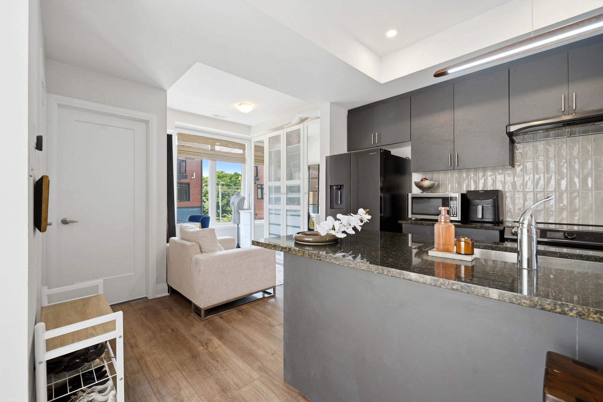 Kitchen/Sitting Area