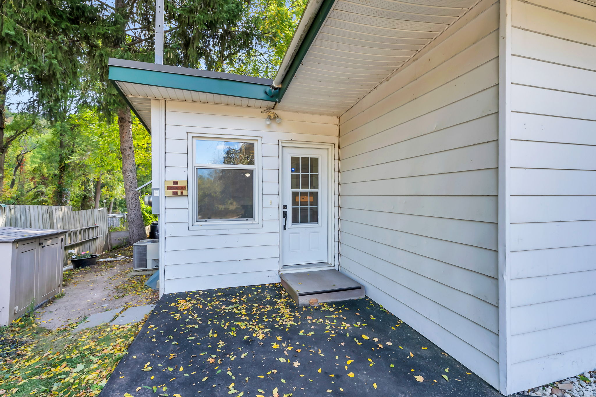 Front Porch/Entrance