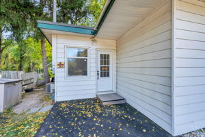 Front Porch/Entrance