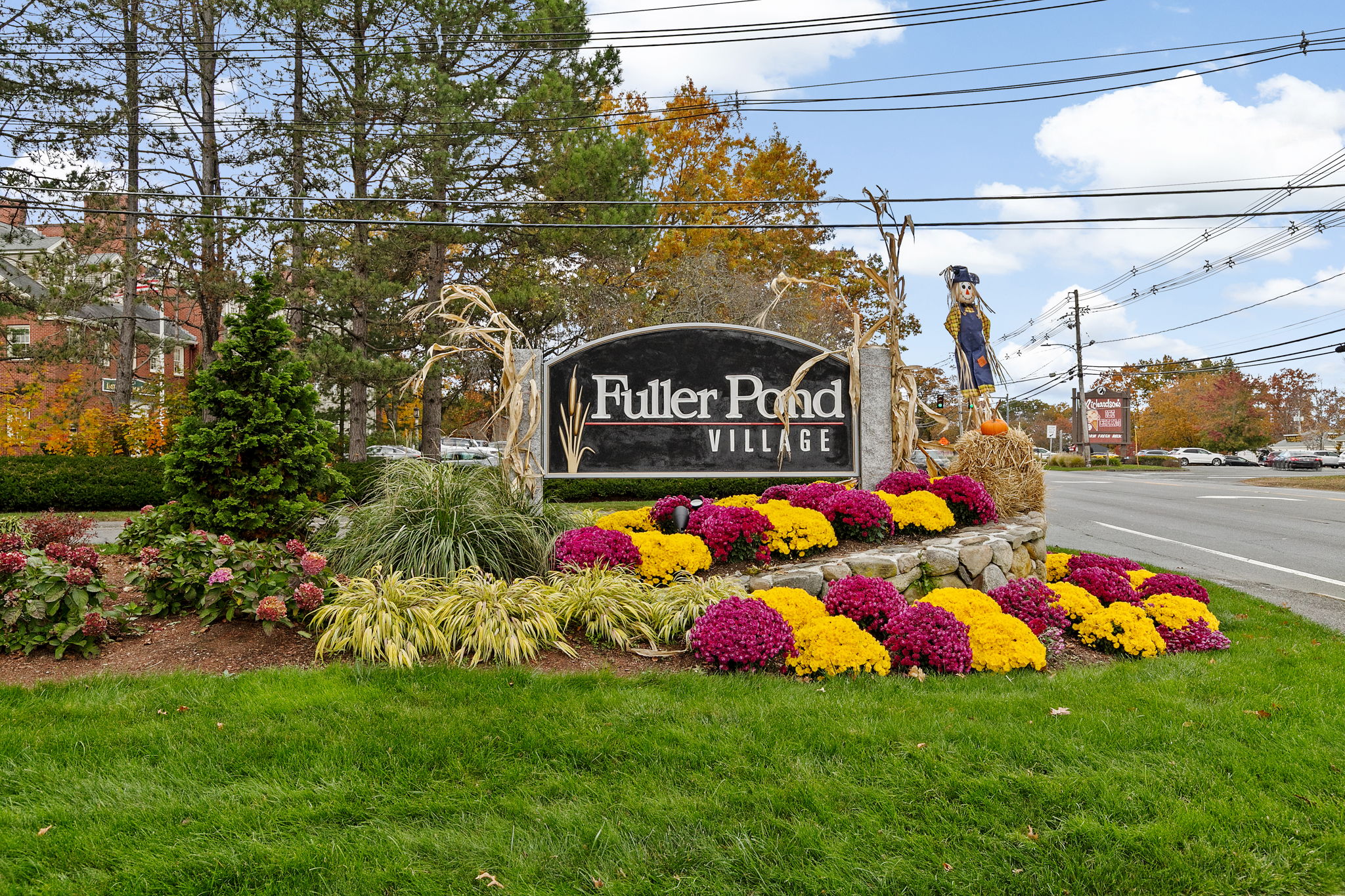 Welcome to Fuller Pond, one of the North Shore's most desirable communities!