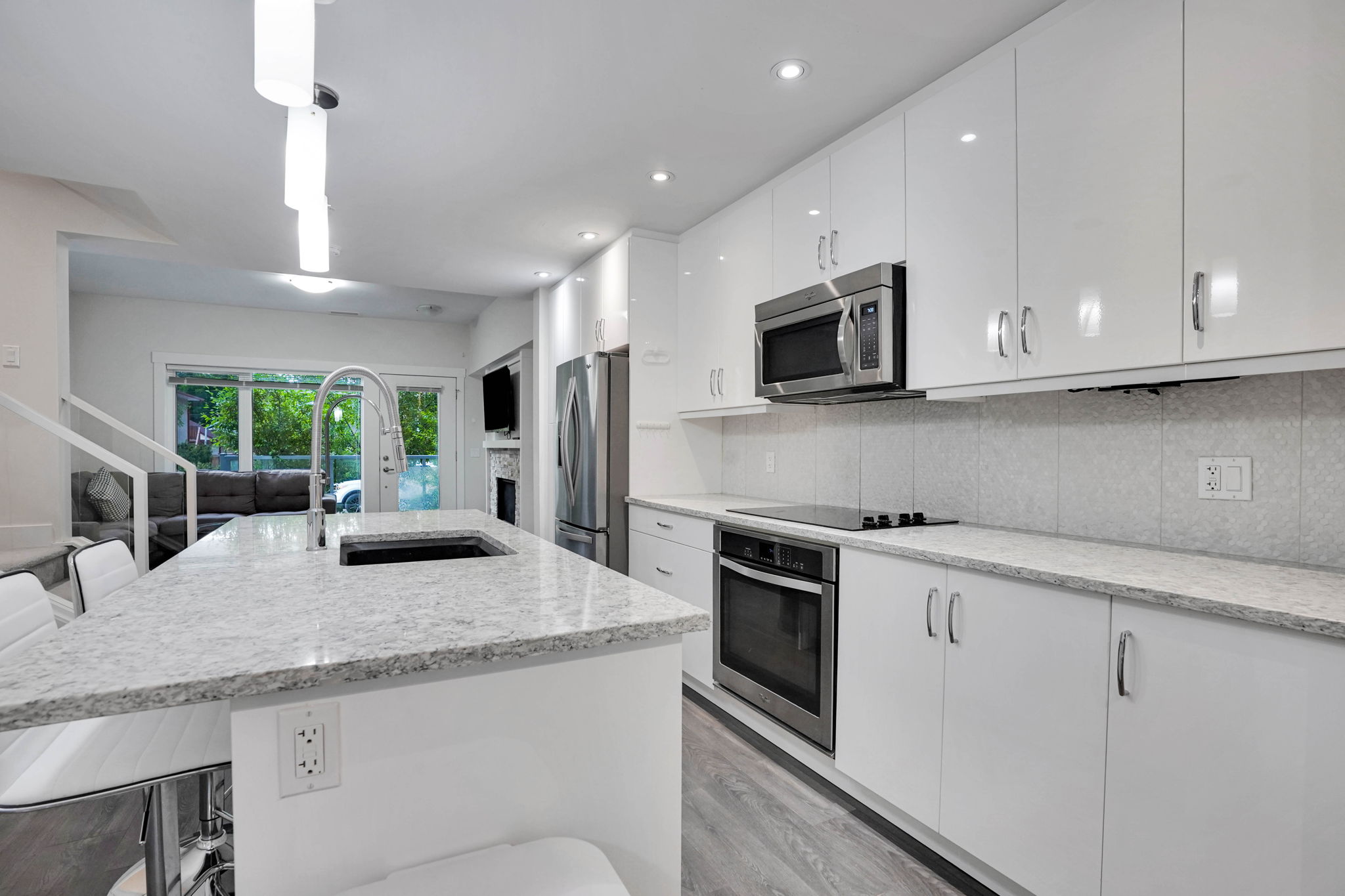  Photo 41