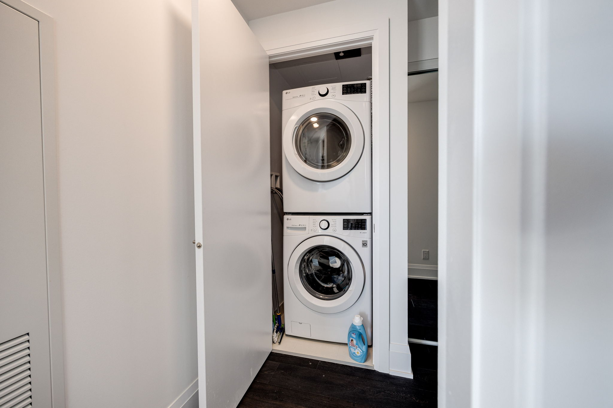 Toronto property showcase — delivered property photograph 17